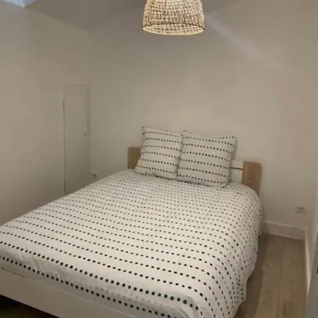 Appartement Aubenas דירה